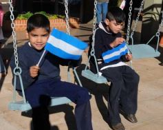 Foto de la galería: Emotiva “Promesa de Lealtad” a la Bandera en el Hogar de Día