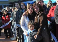 Foto de la galería: Emotiva “Promesa de Lealtad” a la Bandera en el Hogar de Día