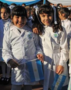Foto de la galería: Emotiva “Promesa de Lealtad” a la Bandera en el Hogar de Día