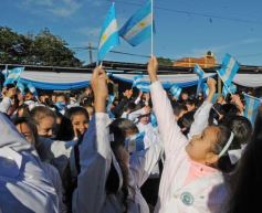 Foto de la galería: Emotiva “Promesa de Lealtad” a la Bandera en el Hogar de Día