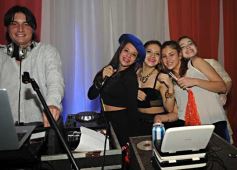 Foto de la galería: Carolina Ruiz festejó sus 15 con una gran fiesta en Luz y Fuerza