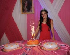 Foto de la galería: Carolina Ruiz festejó sus 15 con una gran fiesta en Luz y Fuerza