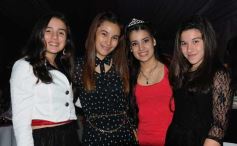 Foto de la galería: Carolina Ruiz festejó sus 15 con una gran fiesta en Luz y Fuerza