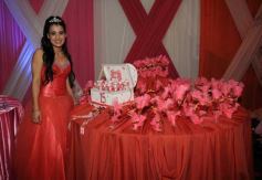 Foto de la galería: Carolina Ruiz festejó sus 15 con una gran fiesta en Luz y Fuerza