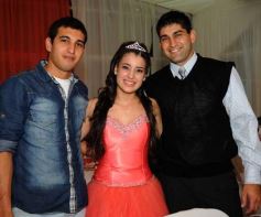 Foto de la galería: Carolina Ruiz festejó sus 15 con una gran fiesta en Luz y Fuerza