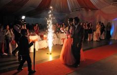 Foto de la galería: Carolina Ruiz festejó sus 15 con una gran fiesta en Luz y Fuerza