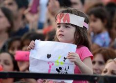 Foto de la galería: Por el Día del Niño, Topa cantó en Posadas