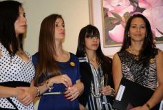 Foto de la galería: Karina Rabolini presentó sus gafas en Óptica del Sol