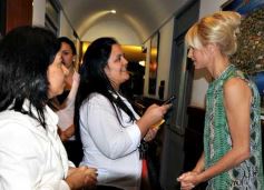 Foto de la galería: Karina Rabolini presentó sus gafas en Óptica del Sol