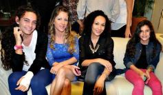 Foto de la galería: Karina Rabolini presentó sus gafas en Óptica del Sol