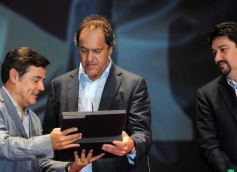 Foto de la galería: Scioli fue presentado por Closs y Rovira