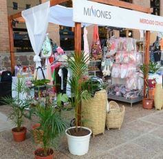 Foto de la galería: Productores del Mercado Concentrador expusieron frente a la Legislatura