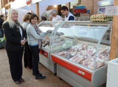 Foto de la galería: Productores del Mercado Concentrador expusieron frente a la Legislatura