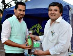 Foto de la galería: Productores del Mercado Concentrador expusieron frente a la Legislatura