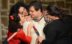 Foto de la galería: Función de "Mis Tres cuñadas me acosan"