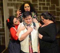 Foto de la galería: Función de "Mis Tres cuñadas me acosan"