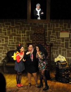 Foto de la galería: Función de "Mis Tres cuñadas me acosan"