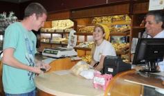 Foto de la galería: Tahona cumplió 25 años y sorteó premios para clientes