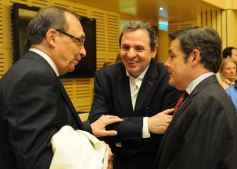 Foto de la galería: Agustín Rossi entregó las actas de la dictadura cívico-militar en la Legislatura de Misiones