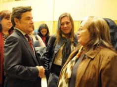 Foto de la galería: Agustín Rossi entregó las actas de la dictadura cívico-militar en la Legislatura de Misiones