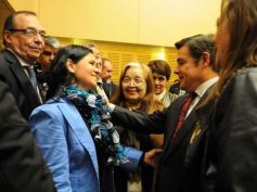 Foto de la galería: Agustín Rossi entregó las actas de la dictadura cívico-militar en la Legislatura de Misiones