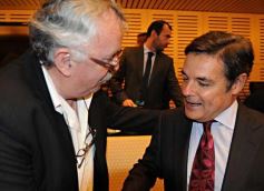 Foto de la galería: Agustín Rossi entregó las actas de la dictadura cívico-militar en la Legislatura de Misiones