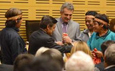 Foto de la galería: Agustín Rossi entregó las actas de la dictadura cívico-militar en la Legislatura de Misiones