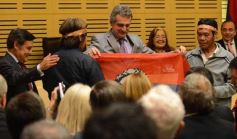 Foto de la galería: Agustín Rossi entregó las actas de la dictadura cívico-militar en la Legislatura de Misiones