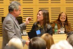 Foto de la galería: Agustín Rossi entregó las actas de la dictadura cívico-militar en la Legislatura de Misiones