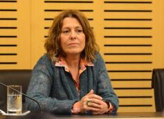 Foto de la galería: Agustín Rossi entregó las actas de la dictadura cívico-militar en la Legislatura de Misiones