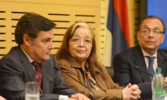 Foto de la galería: Agustín Rossi entregó las actas de la dictadura cívico-militar en la Legislatura de Misiones