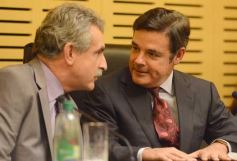 Foto de la galería: Agustín Rossi entregó las actas de la dictadura cívico-militar en la Legislatura de Misiones