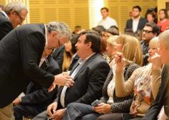 Foto de la galería: Agustín Rossi entregó las actas de la dictadura cívico-militar en la Legislatura de Misiones