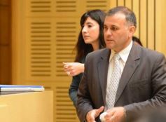 Foto de la galería: Agustín Rossi entregó las actas de la dictadura cívico-militar en la Legislatura de Misiones