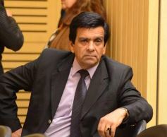 Foto de la galería: Agustín Rossi entregó las actas de la dictadura cívico-militar en la Legislatura de Misiones