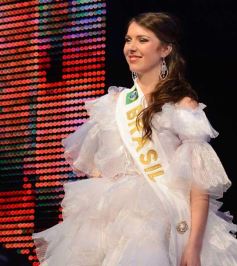 Foto de la galería: Daiana Sawczuk fue coronada como Reina de los Inmigrantes