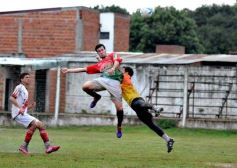 Foto de la galería: Triunfo de Brown por 2 a 0 contra Colegiales