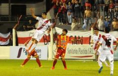 Foto de la galería: La Franja superó en el descuento a Boca Unidos por 2 a 1
