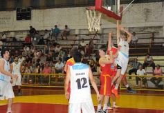 Foto de la galería: Tokio venció a Juventud Unida por 71 a 61