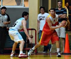 Foto de la galería: Tokio venció a Juventud Unida por 71 a 61