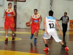 Foto de la galería: Tokio venció a Juventud Unida por 71 a 61