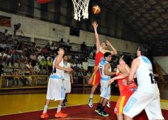 Foto de la galería: Tokio venció a Juventud Unida por 71 a 61