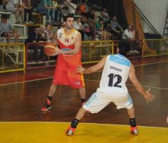 Foto de la galería: Tokio venció a Juventud Unida por 71 a 61
