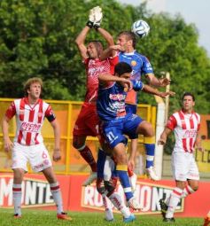 Foto de la galería: Crucero perdió la cima con Unión de Santa Fé
