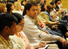 Foto de la galería: Fernando Osorio planteó la necesidad de acompañamiento de los padres en el uso de la tecnología