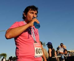 Foto de la galería: Unos 400 atletas corrieron a favor de la vida sana en la costanera