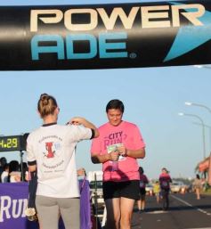 Foto de la galería: Unos 400 atletas corrieron a favor de la vida sana en la costanera