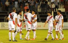 Foto de la galería: La Franja se dio el gusto y derrotó al puntero en Villa Sarita