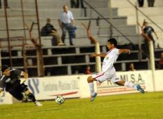 Foto de la galería: La Franja se dio el gusto y derrotó al puntero en Villa Sarita