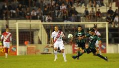 Foto de la galería: La Franja se dio el gusto y derrotó al puntero en Villa Sarita